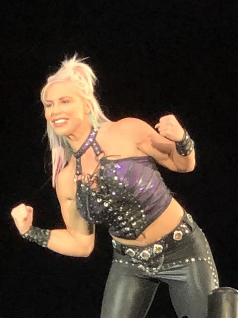 🌸🇺🇸Heather🤙🏼🌸 on Twitter: "Sarah Logan VS Dana Brooke #WWELiveFortWayne