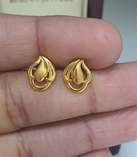 ct yellow gold flower design ladies stud earrings  grams gold