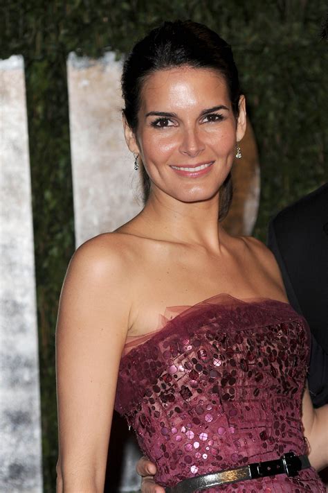 Angie Harmon Pictures (365 Images)