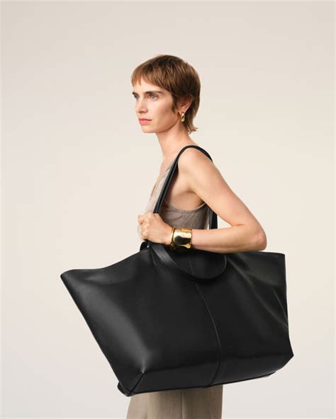 arrivals luxury fashion ami paris