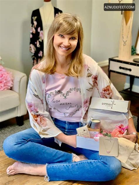 MISSY ROBERTSON Feet - AZNudeFeet