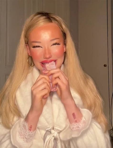 Woman who was previously vegan says raw meat diet has changed her life