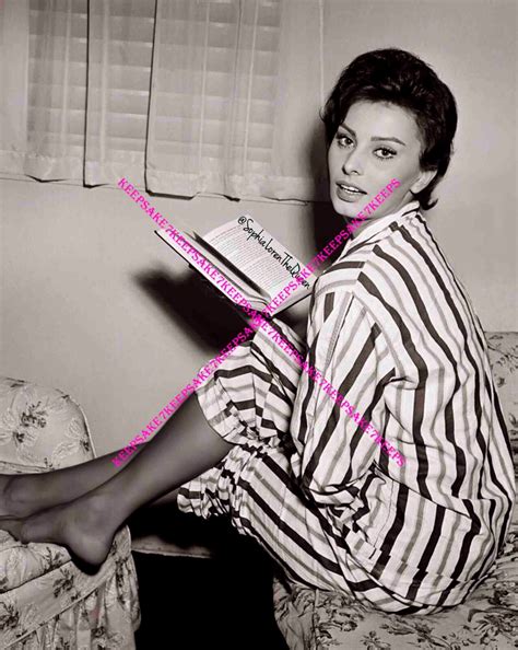 ACTRESS SOPHIA LOREN BAREFOOT IN NYLONS AND PAJAMAS LEGGY 8x10 PHOTO A