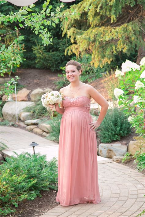 maternity bridesmaid style // blush bridesmaid // summer maternity