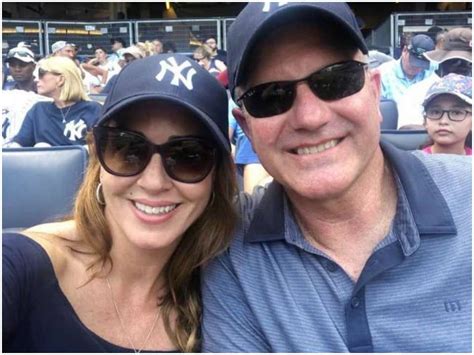 sara carter net worth