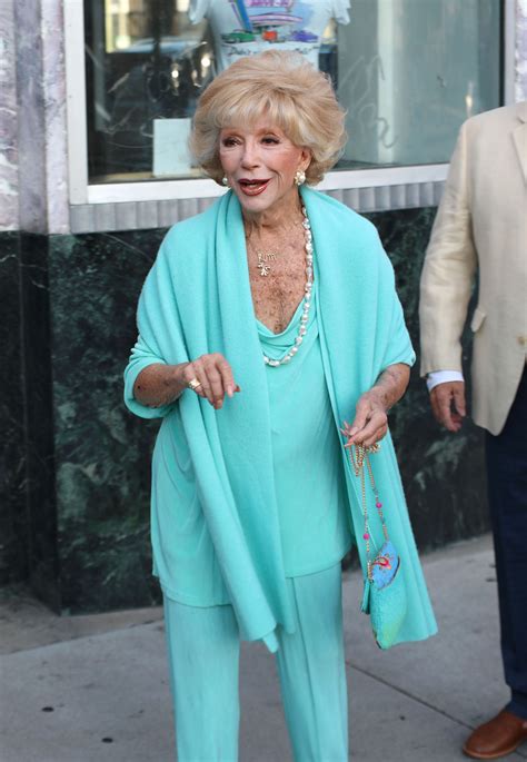 This Hollywood Icon Proved That True Love Exists by Caring for Her