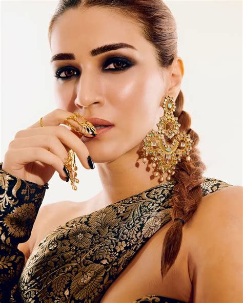 wanna fap hard   lusty face kriti sanon rfaptodesiactress
