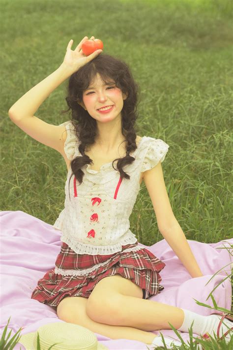 Tween+Girls+Without+Shirts Photos, Download The BEST Free Tween+Girls