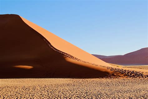 Sossusvlei, The Perfect Sunrise - Follow Our Pebbles