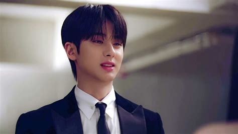 series bitch  rich season  episode   viu oman