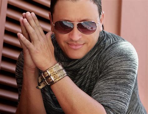 elvis crespo combina merengue  vallenato rumberos