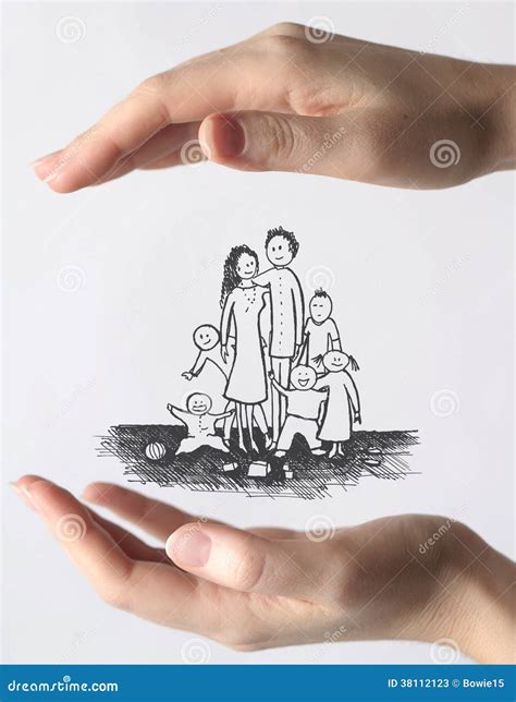 Manos Que Protegen a Una Familia Imagen de archivo - Imagen de mano