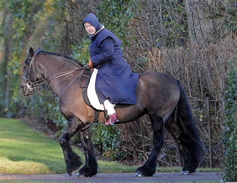 PHOTO: The Queen Goes For A Ride! | Her majesty the queen, Horses