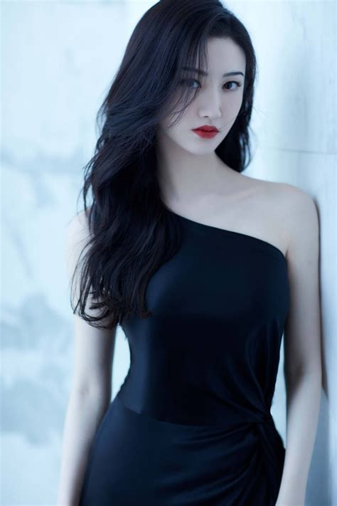 Jing tian desnuda