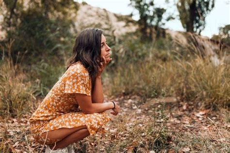 4 Steps for Peeing Outdoors as a Woman
