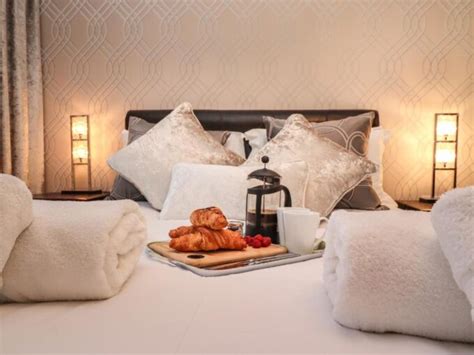 researching accommodation options      hotel hunting