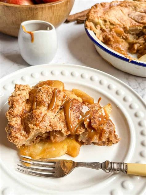 Easy Caramel Apple Pie - Something Sweet Something Savoury