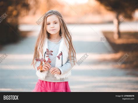 Cute Kid Girl 4-5 Year Image & Photo (Free Trial) | Bigstock