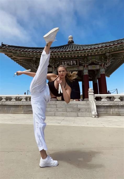 ChatBoutBeautiful: Antje Utgaard - Social Queen of the beach