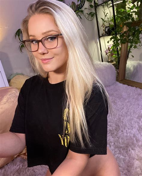 TW Pornstars - Lexi Luv. Twitter. I’m online! night owls where are you