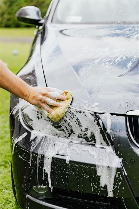 Bottomless Woman and Car · Free Stock Photo