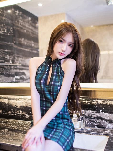 Hot Chinese girl | Scrolller