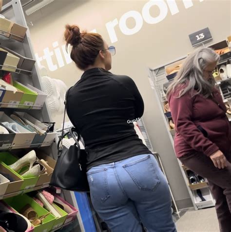 (OC) Short thick Latina catches me - Tight Jeans - Forum