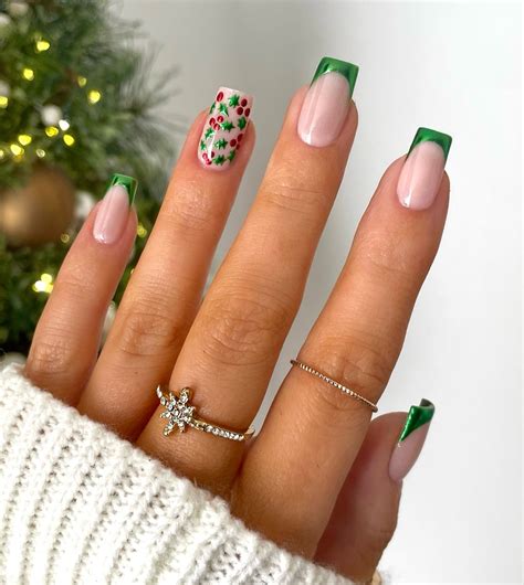 24+ Classy December Nail Ideas(2025) - DrExplains