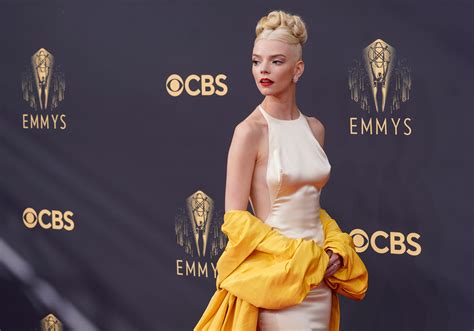 The most incredible Emmys beauty looks, from Emma Corrin’s claws to