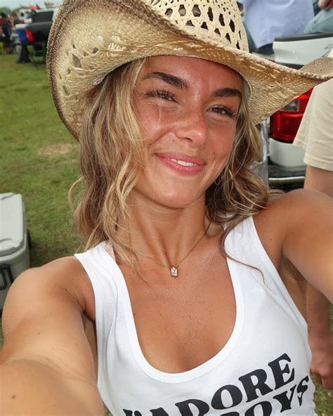 Hope Ann🧸 | My shirt is the caption | Instagram