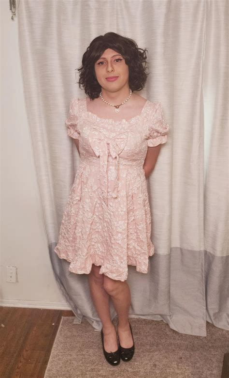 Pretty in Pink : r/crossdressing