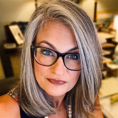 examples  transitioning  gray hair top styles  women