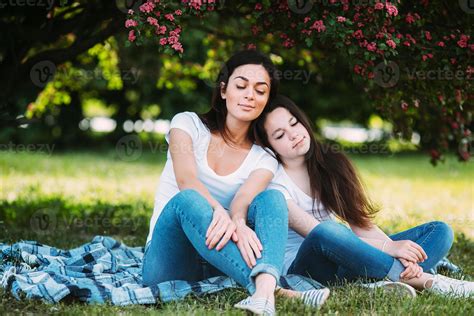 Mom and daugther 12555899 Stock Photo at Vecteezy