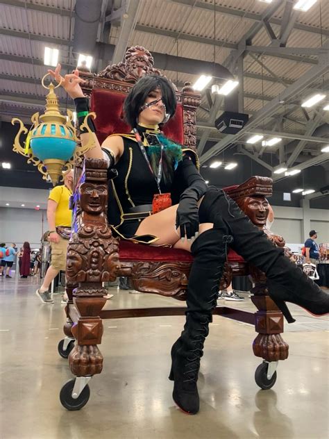 ~Your thighness~: Uh oh, she’s found the throne