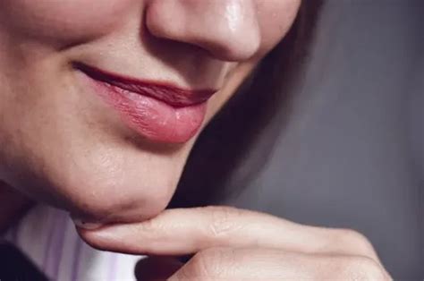 perhatikan dagu  bentuk dagu  ungkapkan watak kepribadian