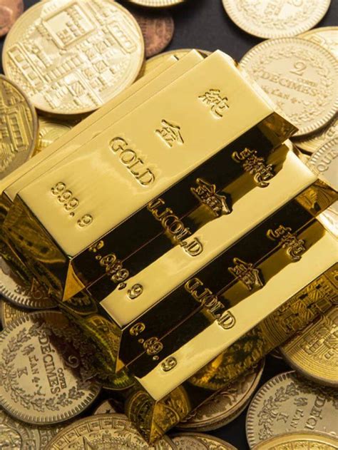 Gold Price falls on April 01: Check 22/24 carat rates in your city
