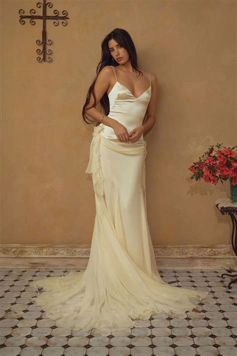 Butter yellow wedding dress | Honestweddingadvice.com