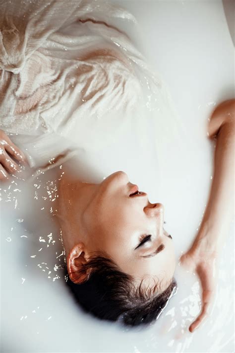 Woman Bathing Nude Photos, Download The BEST Free Woman Bathing Nude