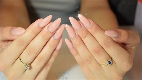 Cortas uñas acrilicas naturales o rose - Uñas Decoradas