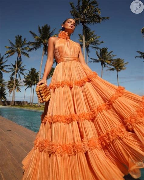 Vestido Longo Casamento Na Praia - Foto: Vestido para casamento na praia: Thássia Naves escolheu um longo ...
