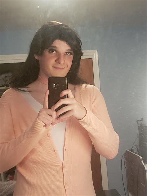 Facing my fears by revealing my face. : r/crossdressing