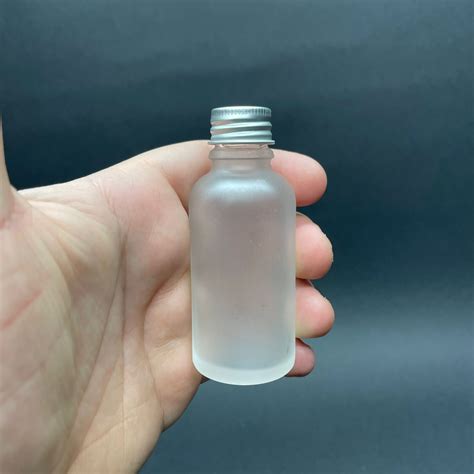 cc buzlu cam sise metal gumus vidali kapakli  ml gumus kapakli