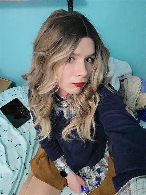 Feeling a bit blonde today 😘 : r/femboy