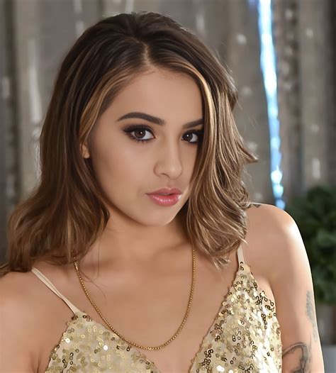 Sofie Reyez (Actress) Age, Wiki, Net Worth, Photos, Family, Biography