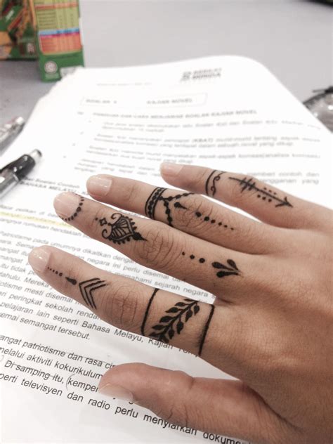 tattoo pen hand 4