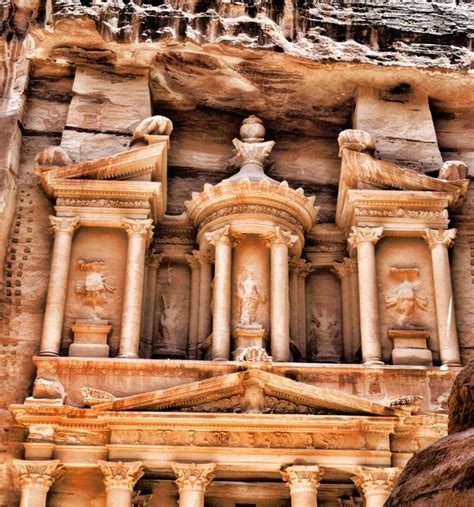 Al Khazneh in Petra, Jordan — Stock Photo © Pakhnyushchyy #70926759