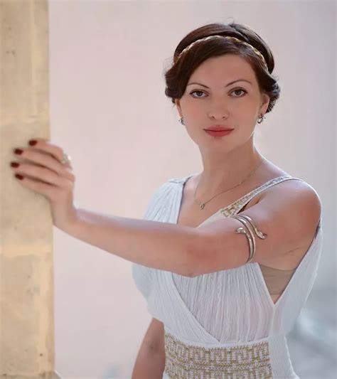Hottest Women Celebrities: Their Beauty Secrets Revealed! - mnztf14