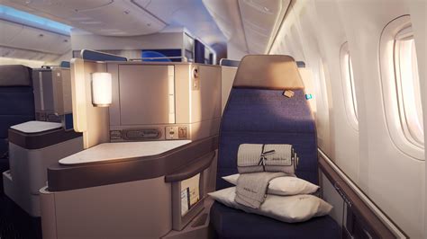 United Polaris - Seat, Amenities, Routes, Lounges & More [2020]