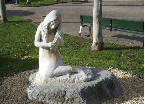 Lamia: The Guide to the Monster of Greek Legend (2023)