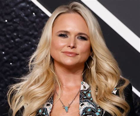 fans  miranda lambert  rocking  blue   sports bright